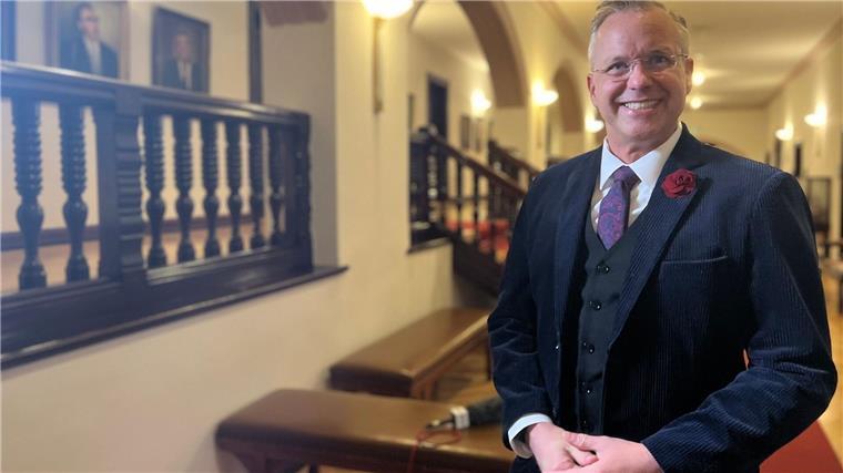 Seit 2015 war Nikolas Häckel Bürgermeister auf der größten deutschen Nordseeinsel. Am Sonntag wurde er auf Sylt abgewählt.
