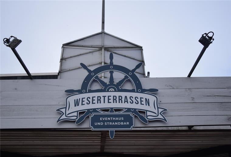 Nordenhamer Weserterrassen stehen zum Verkauf: So viel kostet die Eventlocation Strandlokal von außen