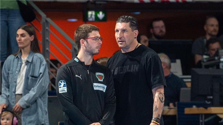 Machtkampf in Berlin: Kretzschmar hört am Saisonende auf Seit 2020 bei den Füchsen: Jaron Siewert (l.) und Stefan Kretzschmar. (Archivbild)