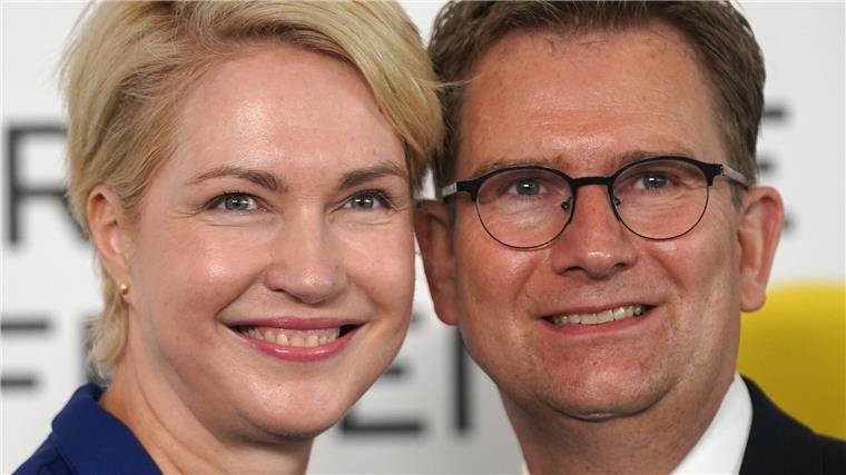 Seit 25 Jahren verheiratet: Schwesig und ihr Ehemann Stefan. (Archivbild)