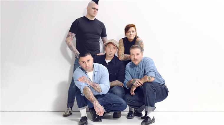Broilers-Frontmann Sammy Amara: „Hab mich angheört, wie ein tollwütiges Schwein“ Seit 30 Jahren geben sie ihren Fans mächtig auf die Ohren: Die Düsseldorfer Punkrock-Band die Broilers.