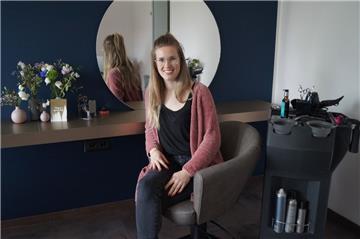 Seit acht Jahren ist Kira Höfers (28) selbstständige Friseurin. Nun hat sie ihren eigenen Salon an der Fährstraße 13 eröffnet. Foto: 