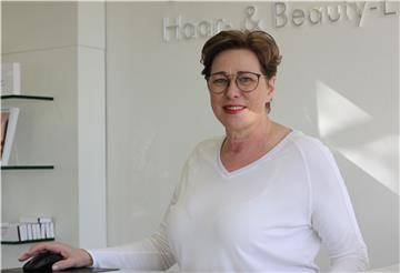 Seit Anfang der Woche müssen auch Friseurgeschäfte geschlossen bleiben. Für Ute Börsdamm aus Tarmstedt und ihre Angestellten heißt das, dass die Scheren ruhen müssen.