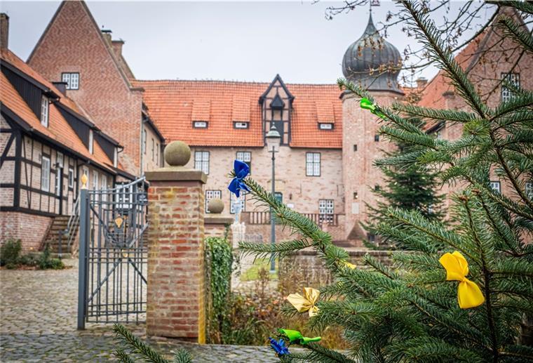 Burg Bederkesa: „Von der Ruine zum Museum“ Seit dem 1. Juli 1981 ist in der ortsbildprägenden Burg Bederkesa das Archäologische Museum des Landkreises Cuxhaven untergebracht.