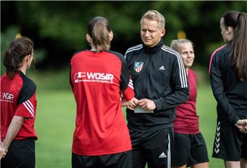 Seit dem 20. Juli bitttet der neue Trainer Joshua von Glahn die Frauen des FC Geestland zur Saisonvorbereitung auf den Sportplatz in Drangstedt.