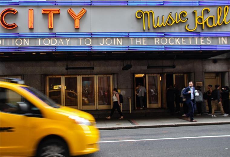 100 Jahre Showtanzgruppe „Rockettes“ - noch zeitgemäß? Seit den 1930er Jahren tritt die Truppe in der Radio City Music Hall in Manhattan auf.