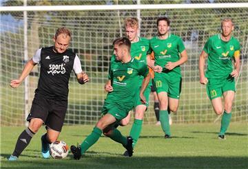 Seit der Saison 2012/2013 spielt der TSV Abbehausen (grüne Trikots) schon in der Bezirksliga. Er startet am Sonntag mit einem Heimspiel gegen den FC Rastede.
