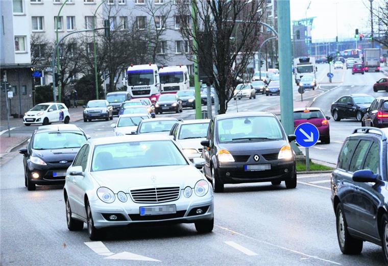 Endlich: Leitsystem auf dem Zubringer Zentrum wird repariert Seit der Sanierung des Zubringers Mitte staut sich der Verkehr auf der Lloyd- und der Grimsbystraße zum Feierabend bis zu den Häfen hinunter.