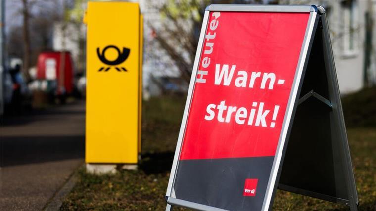 Verdi-Streik bei der Post: Arbeitsniederlegungen bis Mittwochmorgen Seit Dienstagabend streiken Post-Beschäftigte in Spät- und Nachtschichten. Die Arbeitsniederlegungen in Paket- und Briefzentren dauern bis Mittwochmorgen an.