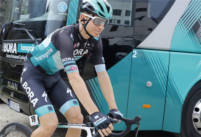 Radprofi Lennard Kämna fährt ins Ungewisse Seit diesem Jahr fährt Lennard Kämna für das deutsche Top-Team Bora-hansgrohe.