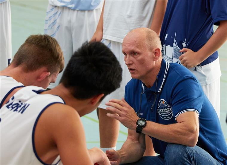 Seit dieser Saison kümmert sich Tomasz Kumaszynski als Coach um die U16-Talente der Eisbären Bremerhaven.