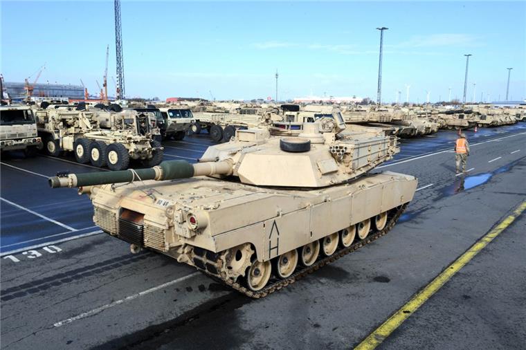Bremerhaven spielt Schlüsselrolle bei US-Manöver Seit ein paar Jahren übt die US-Armee regelmäßig die Verlegung von Truppen nach Osteuropa – auch über Bremerhaven.Foto Scheer