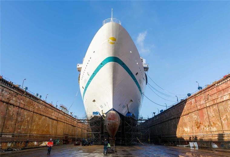 Darum geht die „Amera“ nicht auf ihre Adventsreise Seit Ende September liegt das 1988 erbaute Kreuzfahrtschiff „Amera“ von Phoenix Reisen in der Remontowa-Werft in Danzig/Polen.