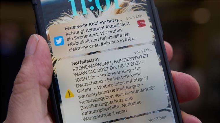 20 Warnungen via Cell Broadcast in Niedersachsen Seit Februar warnen Behörden in Deutschland über Cell Broadcast mit einer Art SMS vor Hochwasser, Großbränden und anderen folgenschweren Ereignissen.
