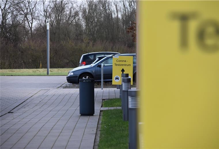 Wesermarsch: Im Drive-In auf Corona getestet Seit gestern können sich Testwillige auch an der Helios-Klinik testen lassen - in einem sogenannten Drive-In.