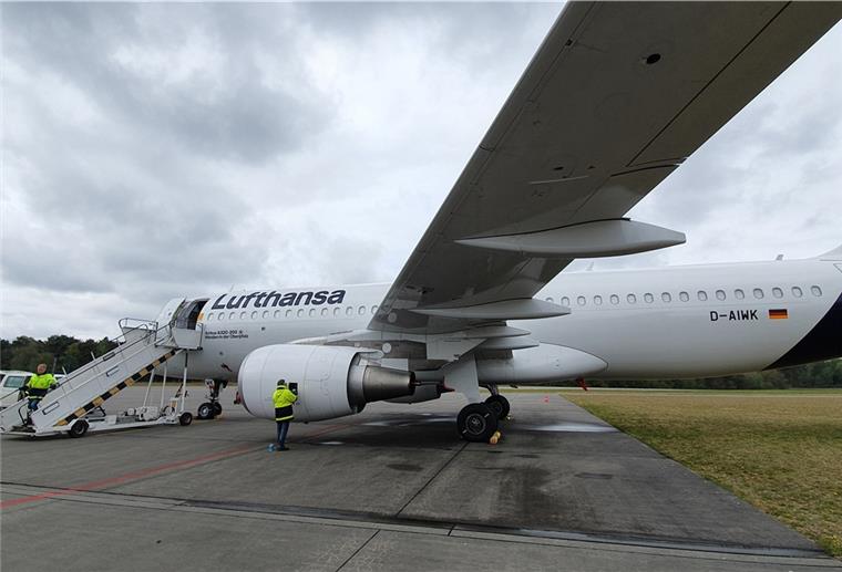 Nordholz: Lufthansa im Wartungsmodus Seit gut einem Monat haben die vier in Nordholz geparkten Lufthansa-Maschinen vom Typ A320-200 keinen Passagier mehr an Bord gesehen. Techniker dagegen sind regelmäßig vor Ort.