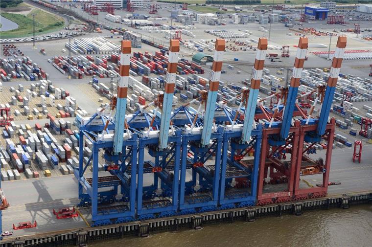 Stillgelegte Unglücks-Brücken gehen wieder an den Start Wieder am Start: Seit Juni stehen zehn Containerbrücken an der Stromkaje still. Jetzt sollen sie wieder in Betrieb gehen. Bis November sollen die ersten vier Brücken am NTB-Terminal umgerüstet sein.