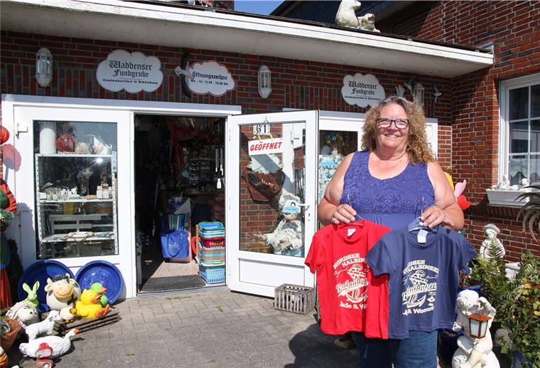 Waddenser Fundgrube: Paradies für Stöberfreunde und Souvenirjäger Seit mehr als 20 Jahren ist die Waddenser Fundgrube von Anke Stührenberg Anlaufpunkt für Souvenirjäger in Butjadingen. Lorenz