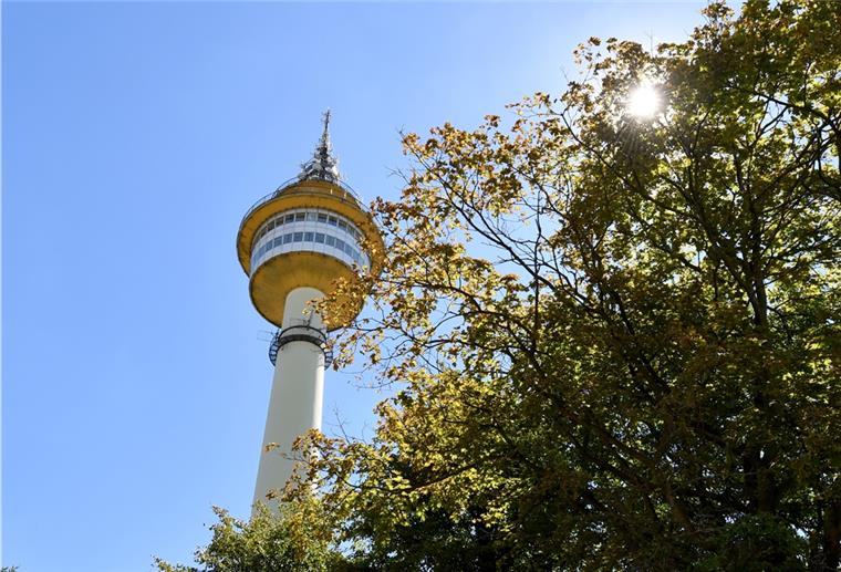 Radarturm: Betonhaut muss saniert werden Seit mehr als 50 Jahren ist er Landmarke und prägt Bremerhavens Skyline: Der Richtfunkturm oder auch Radarturm des Wasser- und Schifffahrtsamtes. Voraussichtlich im kommenden Jahr soll der Turm saniert werden.
