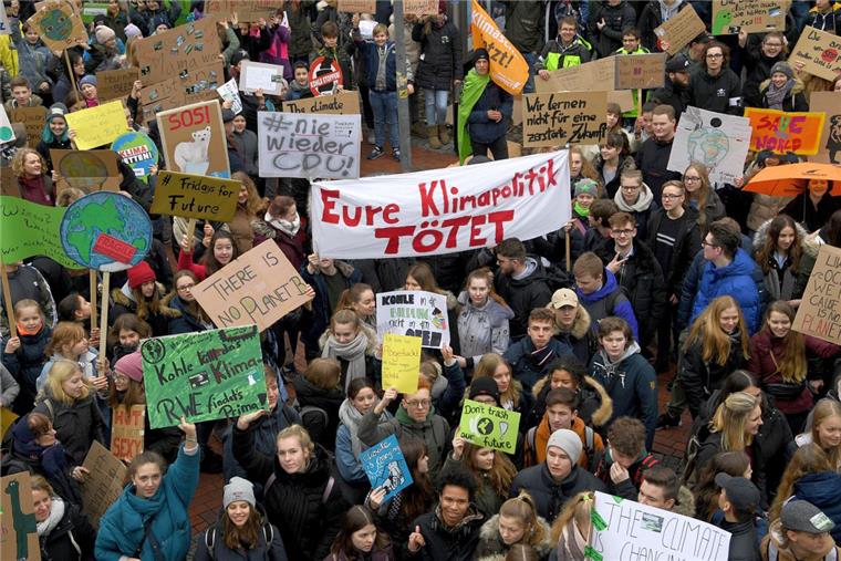 "Fridays for Future": Schüler planen erste Demo in Zeven Seit Monaten bestimmt die "Fridays for Future"-Bewegung die Schlagzeilen. Am 28. Juni ist erstmals eine Demo für Klima- und Umweltschutz in Zeven geplant.