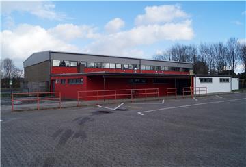 Seit Monaten verzögert sich die Sanierung der Sporthalle am Hinschweg in Langen, weil eine Firma aus dem Emsland laut der Stadt Geestland gepfuscht hat.