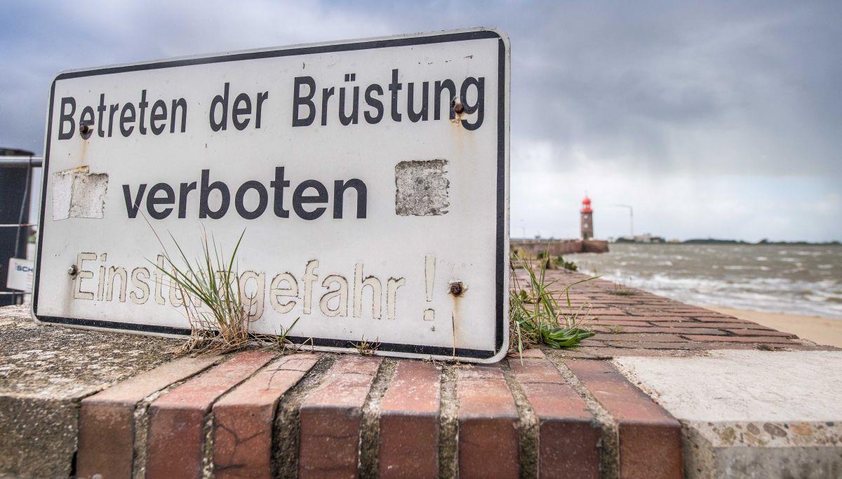 Nordmole in Bremerhaven: Kommt ein Neubau? Seit vier Jahren ist der Zugang zur Nordmole in Bremerhaven für Fußgänger gesperrt. Die 1912/13 erbaute Anlage ist einsturzgefährdet.