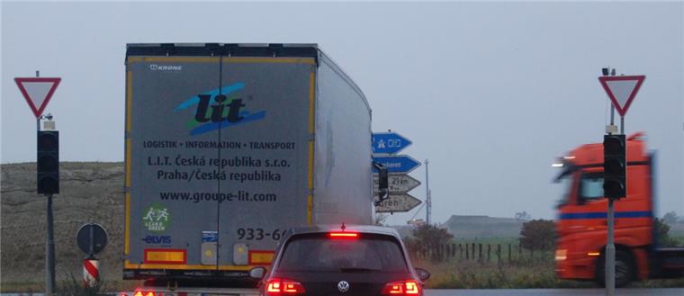 Seit vier Wochen ist die Ampel an der viel befahrenen Kreuzung defekt. 
