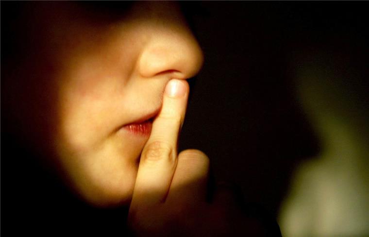 Mutismus: Lukas soll nicht länger schweigen Selbst ein „Guten Morgen“ oder „Tschüss“ kam kaum über seine Lippen. Die Angst, mit Fremden zu sprechen, war für einen Neunjährigen aus dem nördlichen Kreis Cuxhaven zu groß.
