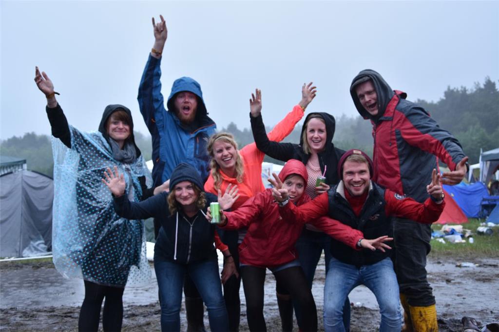 Selbst im Regen hat diese Gruppe aus Münster großen Spaß.