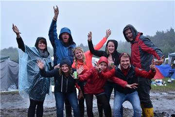 Selbst im Regen hat diese Gruppe aus Münster großen Spaß.