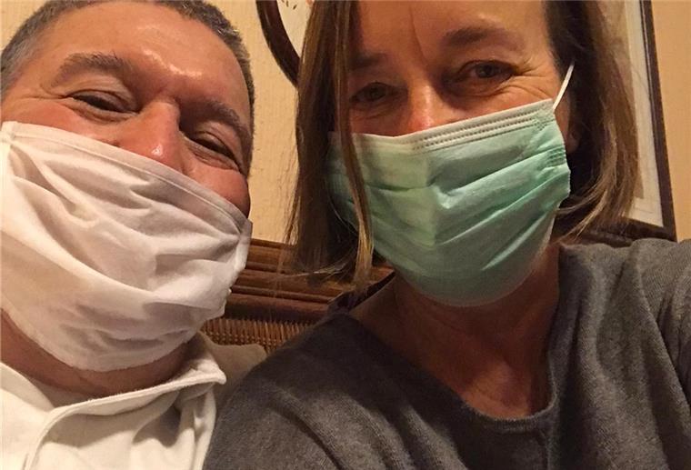Bremerhavener Paar braucht Lkw für hungernde Kinder "Selfie" aus der Quarantäne in Bremerhaven: Oscar Javier Salerno und Meike Tiedemann feiern Weihnachten mit der Familie.