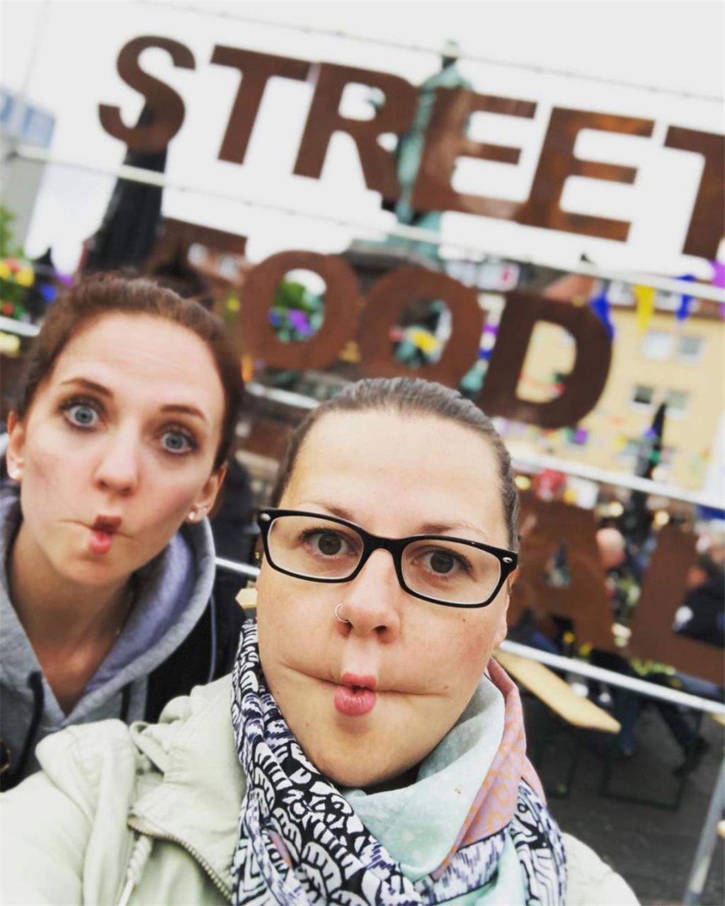 Selfietime: anagrotjohann fotografierte sich beim Streetfoodfestival auf dem The...