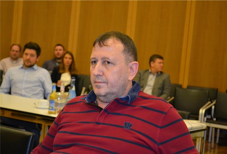 Bremerhaven: Massenhafter Sozialbetrug vor Gericht Selim Öztürk bei seiner Vernehmung vor dem Untersuchungsausschuss der Bürgerschaft. Ab Oktober muss er sich vor dem Landgericht verantworten.