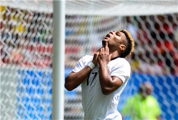 Serge Gnabry will ab sofort beim SV Werder Bremen den Fußball-Gott anbeten.