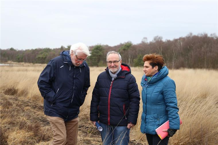 Aktionsbündnis will Grienenbergsmoor in Hagen retten Setzen sich für das Moor ein: Leo Mahler (links, SPD), Heino Hüncken (SPD) und Claudia Theis (Freie Wähler).