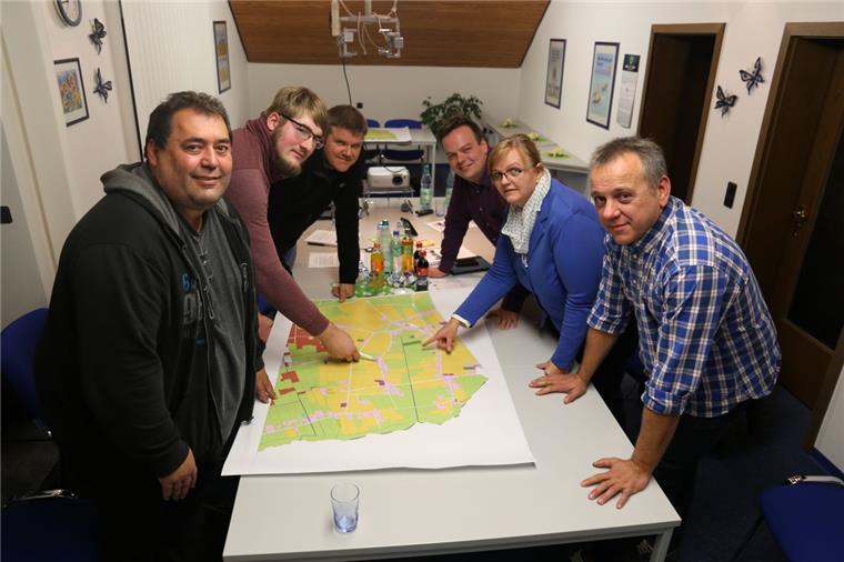 Diese Dörfer in Beverstedt tun sich für schnelles Internet zusammen Setzen sich gemeinsam für schnelles Internet ein (von links): Horst Meyer, Marcel Graw, Jörn Mangels, Hendrik Ehlers, Anke Ehlers und Ingo Bunjes.