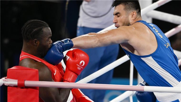 Bronze-Boxer Tiafack erhält „Vorgeschmack“ auf Profikarriere Setzte zahlreiche Treffer: Bakhodir Jalolov.