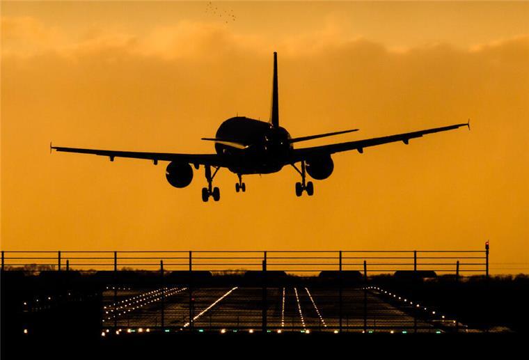 Auf Flug nach München: Pärchen hat Sex in der Kabine Sex im Flugzeug - das ist für viele Menschen offenbar eine reizvolle Fantasie. Ein Pärchen hat es auf einem Flug nach München nun ausprobiert. (Symbolbild)