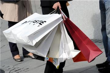 SHOPPEN: Die Schwarz-Rot-Gold-Blumenkette wurde in der Public-Viewing-Ekstase ze...