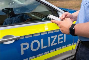 Sich zu viert in ein Auto setzen ist in Coronazeiten keine gute Idee. Das wissen jetzt auch vier Jugendliche, die die Polizei in Bremervörde stoppte. 