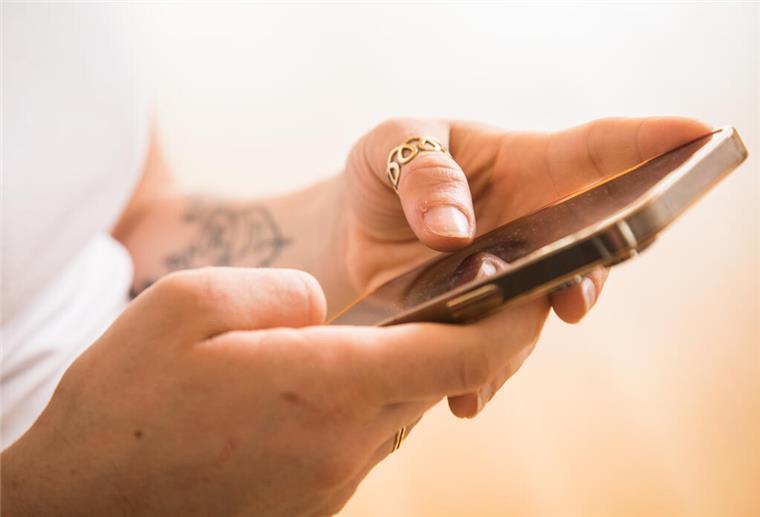Gmail-Nutzer aufgepasst: Google schafft SMS-Codes zur Anmeldung ab Sicherheits-Update bei Gmail: Google verabschiedet sich von SMS-Codes und bringt eine neue Login-Methode.