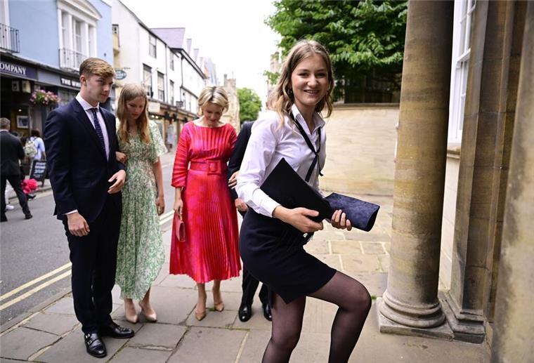 Kronprinzessin Elisabeth feiert Bachelor-Abschluss in Oxford Sichtlich glüklich geht Kronprinzessin Elisabeth zur Abschlusszeremonie.
