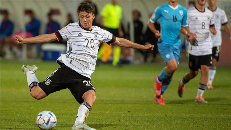 Braunschweig gewinnt Test gegen Hansa Rostock Sidney Raebiger (l.) war auffälligster Braunchweiger im Testspiel gegen Hansa Rostock.