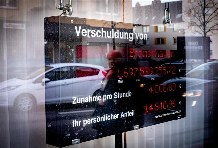 Düstere Prognose für Bremerhavens Finanzen Sie dreht sich unaufhörlich weiter - vermutlich noch für lange Zeit, sagen Experten für kommunale Haushalte - die Schuldenuhr für Bremerhaven.