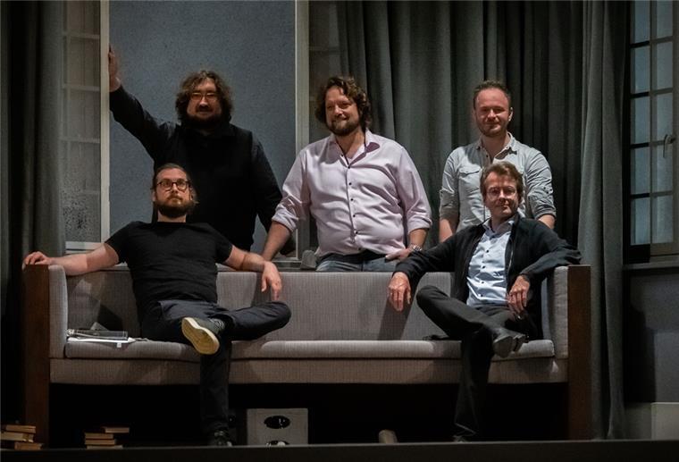 Oper „Hoffmanns Erzählungen“ in Bremerhaven Julius Semmelmann, Johannes Pölzgutter, Mirko Roschkowski, Markus Tatzig, Marc Niemann