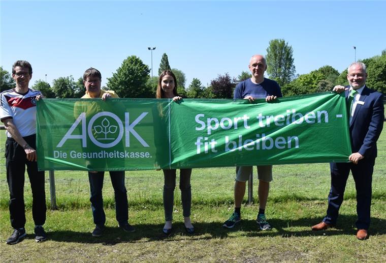 Europameister Jan Fitschen unterstützt den Nordsee-Firmenlauf Sie fiebern der AOK-Nordsee-Firmenlauf-Woche entgegen (von links): Jörg Brunkhorst (Nordsee Sports), Rolf Bultmann (Blexer TB), Tanja Lischewski, Michael Meinecke und Bernhard De Bona (AOK).