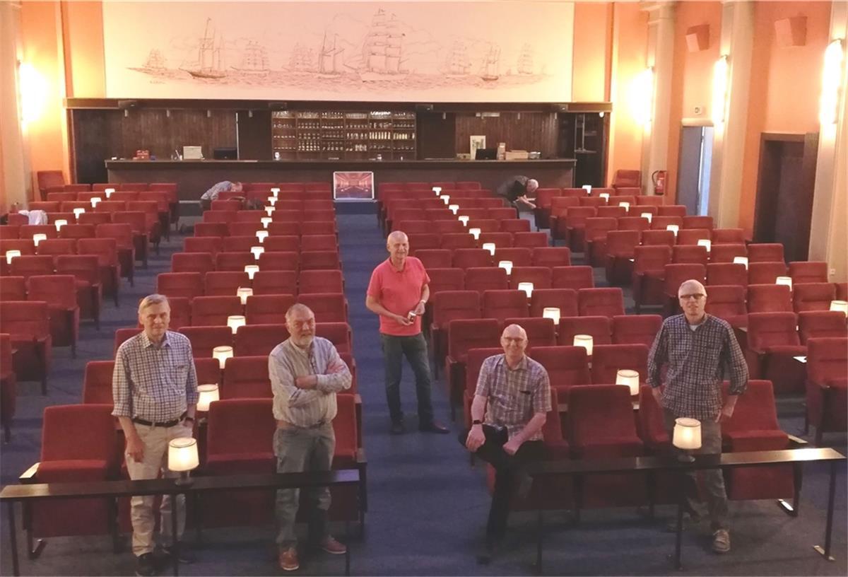 Sie freuen sich, am Tag der offenen Tür zeigen zu können, wie schön das CTB nach der Sanierung wieder aussieht: Jens Frost, Jan Kuilert, Hans-Karl Soeken, Norbert Ostendorf und Herbert Grammel (von links).