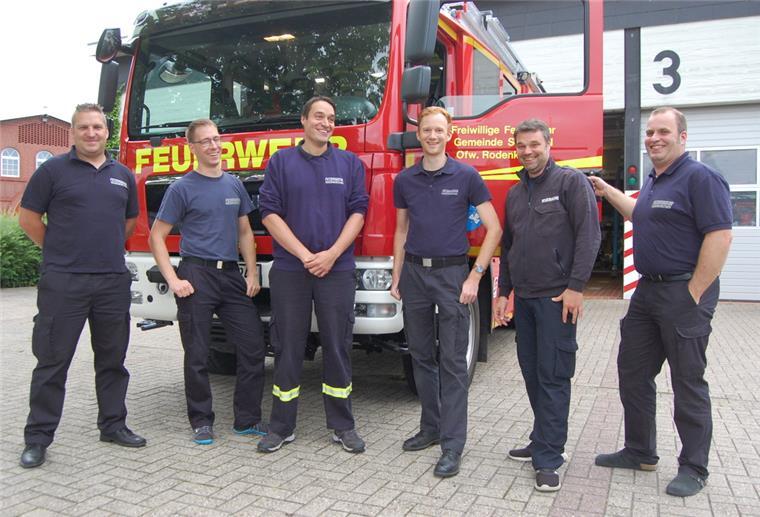 Sie führen die Feuerwehr Rodenkirchen mit unterschiedlichen Schwerpunkten (von links): Die Gruppenführer Oberlöschmeister Thomas Nemeyer und Löschmeister Marlo Wiemer, Ortsbrandmeister Lars Stratmann und sein neuer Stellvertreter Stefan von der Lieth sowie die Gruppenführer Löschmeister Florian Oellrich und Löschmeister Eike von Lienen.