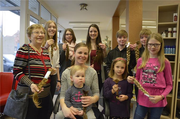 Nordenhamerinnen spenden Haare für kranke Kinder Sie haben gut lachen, denn sie haben ihre langen Haare für einen guten Zweck gespendet.