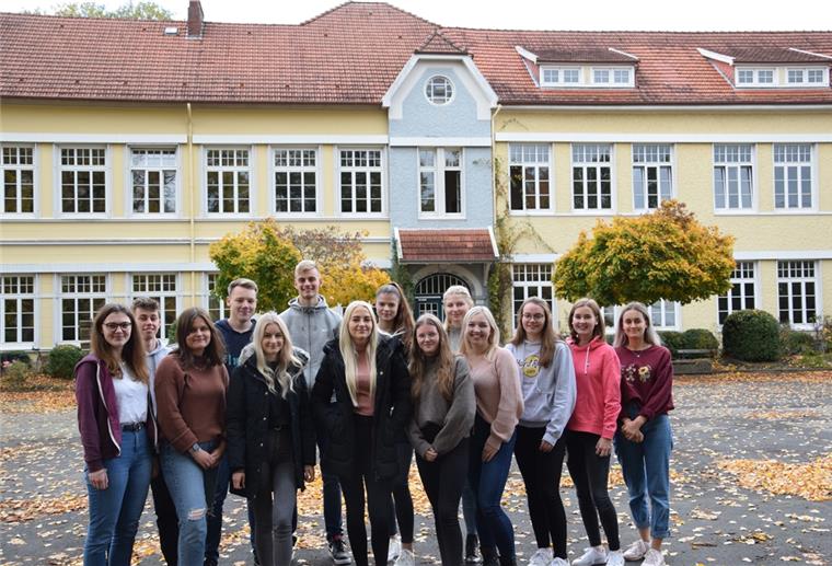 Erinnerungen an Jugend im Nazi-Reich Sie haben mit Menschen gesprochen, die den Zweiten Weltkrieg als Kinder oder Jugendliche erlebt haben - und dabei viel gelernt: Schülerinnen und Schüler des Gymnasiums, die im Frühjahr ihr Abitur machen.